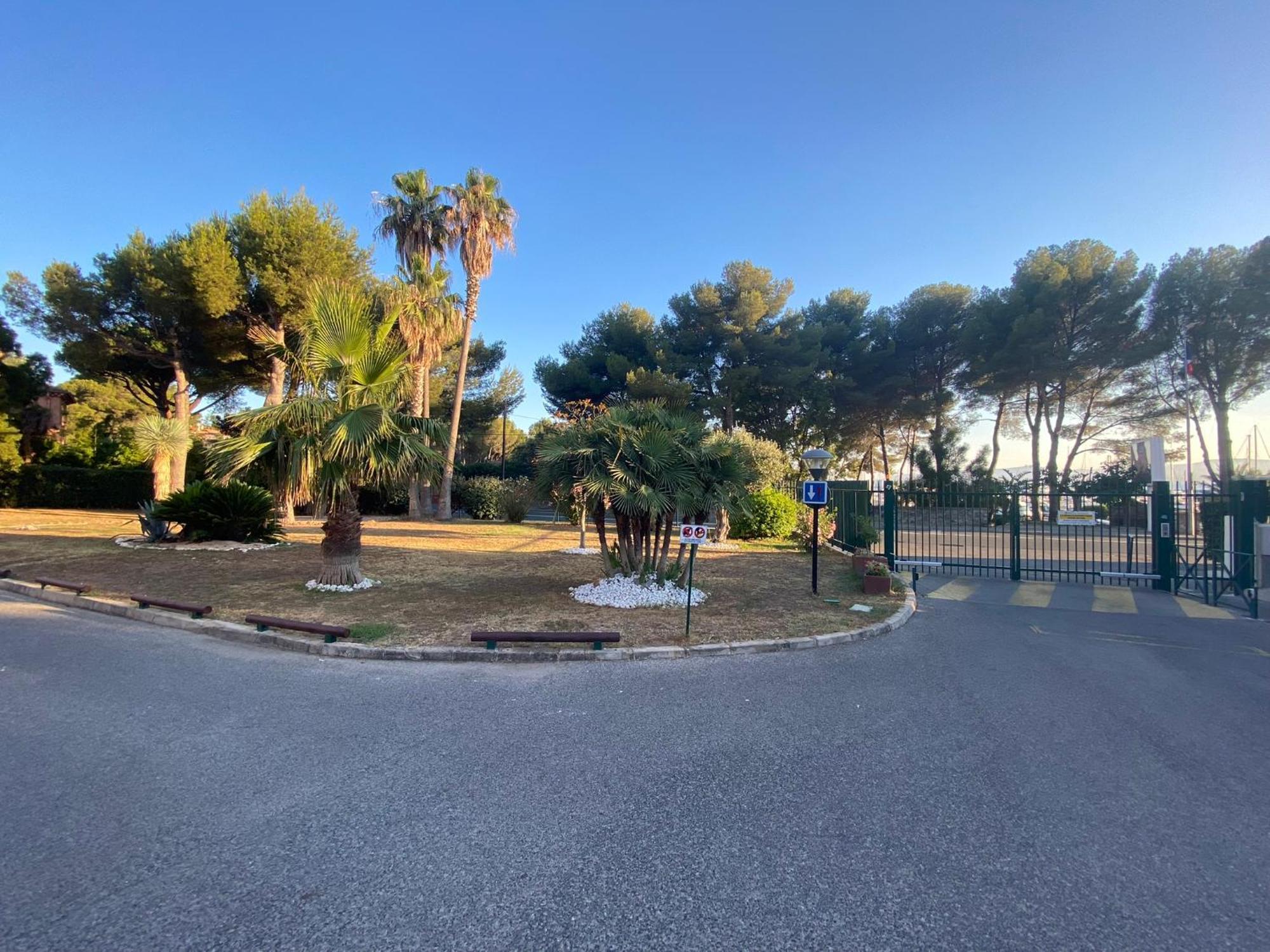 Appartement Face Mer Et Port Santa Lucia Climatise Et Wifi Saint-Raphaël Exterior foto